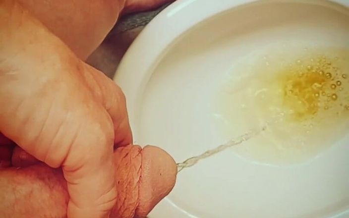 Best Bad Daddy: Папочка писает!! Наполняет туалет облачной писсингой. Ты следующая?