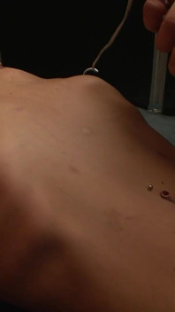 하드코어 BDSM 섹스 클립: 바이브레이터로 보지 자위