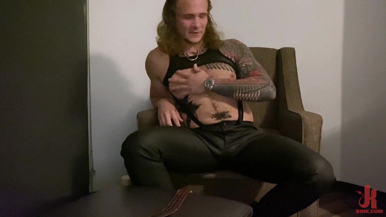 Kinky Bites Gay: Peter Hooke ateşli dölü boşaltıyor