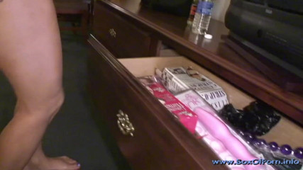 Box Of Porn: แคนดิสจากเดเวนพอร์ต ไอโอวา นิ้วหีและเล่นกับไว브รATOR!
