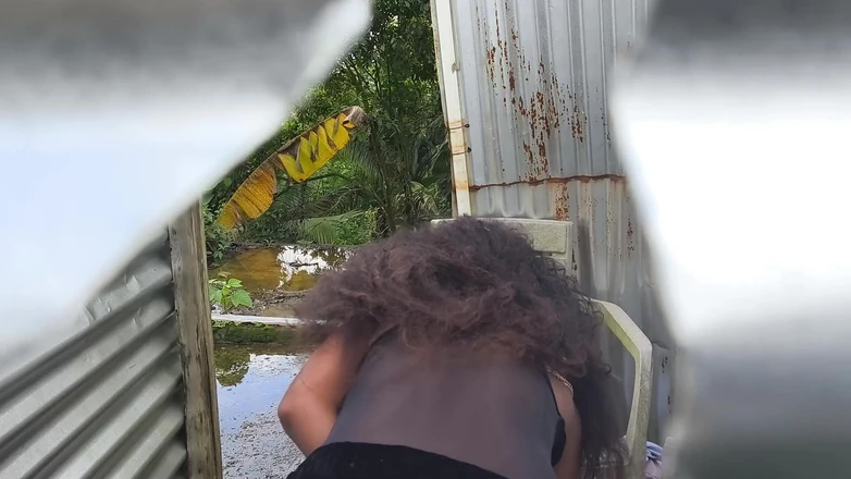 kloyesteicy: Des latinas sexy dans une cabine de plage