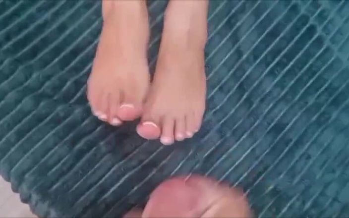 Lord Lady: Tôi buông tay trên đôi chân của cô ấy