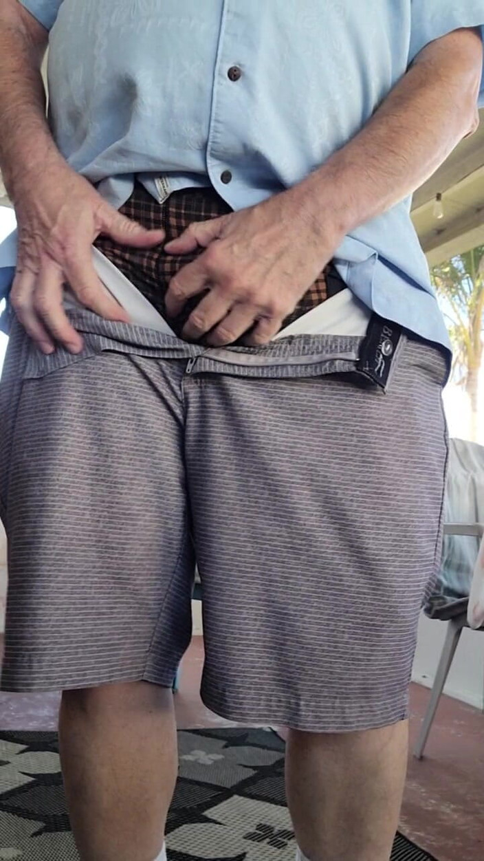 DaddyLNargo: Pancutan mani di luar