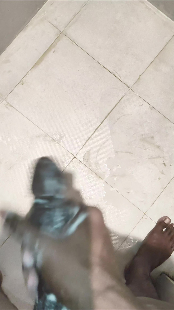 TS Azzy: TS Azzy在浴室里自慰最好的肥皂手淫