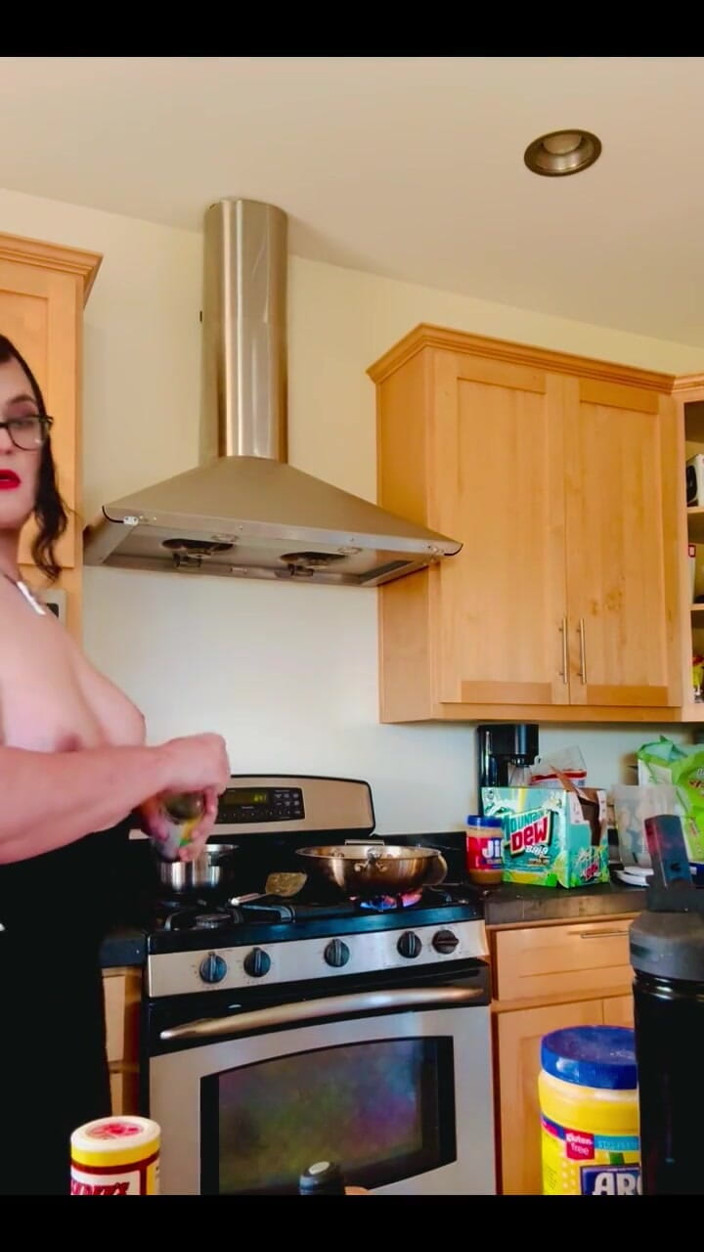 Christi Cream Cake: Topless Trans Bimbo MILF Makes Chow Mein