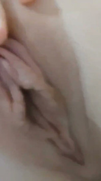 Morena Caliente Eyaculando En El Baño