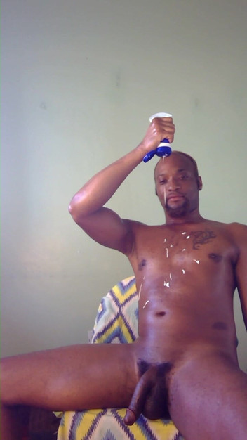 Kennie Jai: Kennie Jai Gets Ready for the Beach