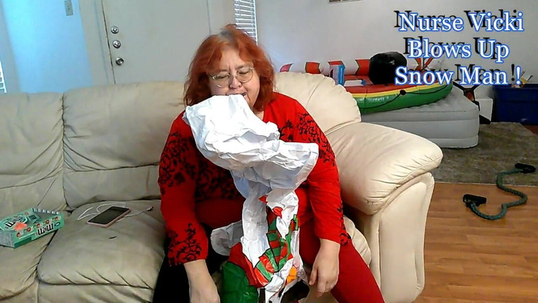 BBW nurse Vicki adventures with friends: BBW dojrzała ruda pielęgniarka Vicki wysadza dmuchanego bałwana dla ciebie