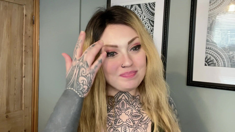 Miss Valentina: Nghiện người phá hủy nhà