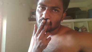 KUMBHA MANOJ KUMAR: Cena e expressões mais quentes de gays indianos