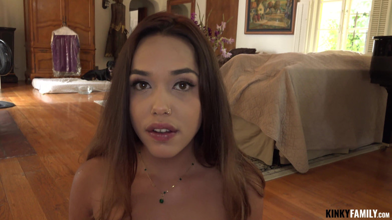 Kinky Family: Assfingered e fodida meia-irmã