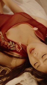 Seks dengan awek cantik bertetek besar di Cheongsam