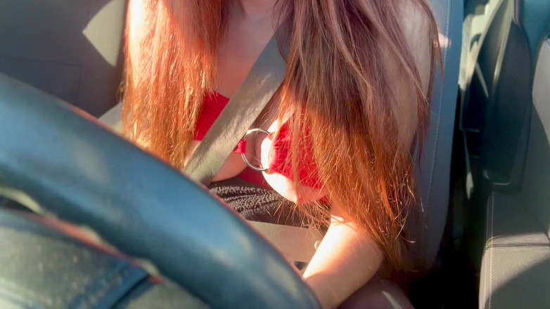 Artemisia Love: 이탈리아 거유 밀프 섹시한 자동차 타기 거유 발정난 젖꼭지 깜박임