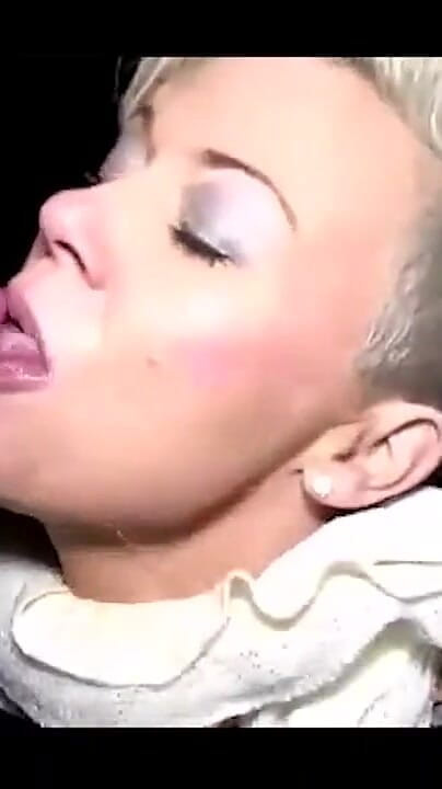 Creampie Clinic: MILF Pecorina Pubblica Succhia E Sborrata in Faccia