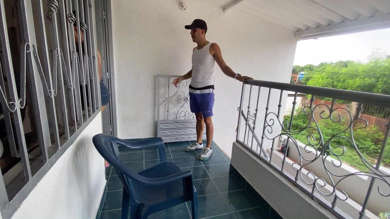 Kanu Eel: Ev sahibi kira almak için geliyor ve ben lobide ayakta...