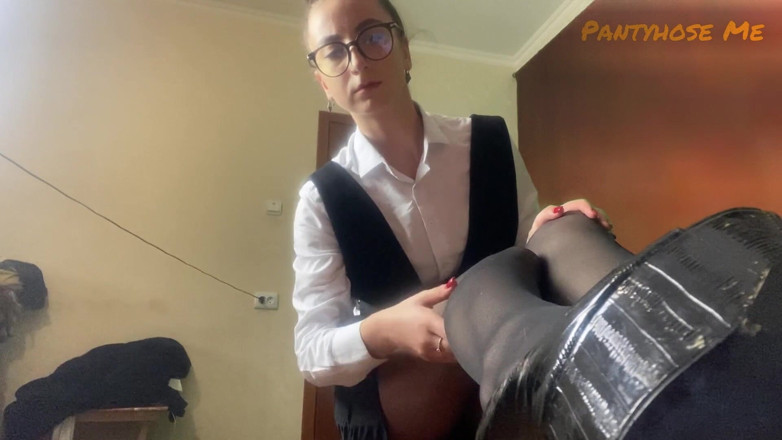 Pantyhose me porn videos: College teacher teasing her legs and feet in black pantyhose
