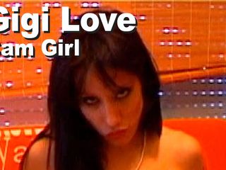 Edge Interactive Publishing: Gigi love kamera kızı striptiz yapıp mastürbasyon