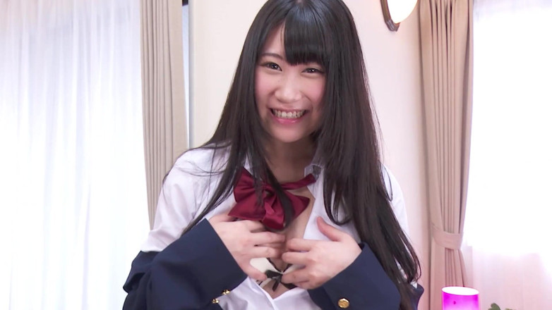JAPAN IN LOVE: アジアの痴女シーン-4 小さなおっぱいを持つスリムな日本のブルネットは、大人のおもちゃとバスルームとソファでのクソを楽しんでいます