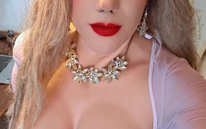 Gisa Estrada: 자지를 빨고 따먹히는 거유 금발 밀프