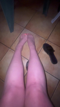 Nohy.