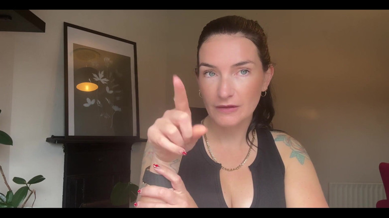 Adreena Winters: Het is bijna locktober. Wat betekent dat je pik op...