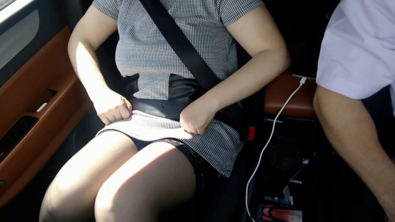 Nylon-Heels: Setiausaha panas dalam kereta