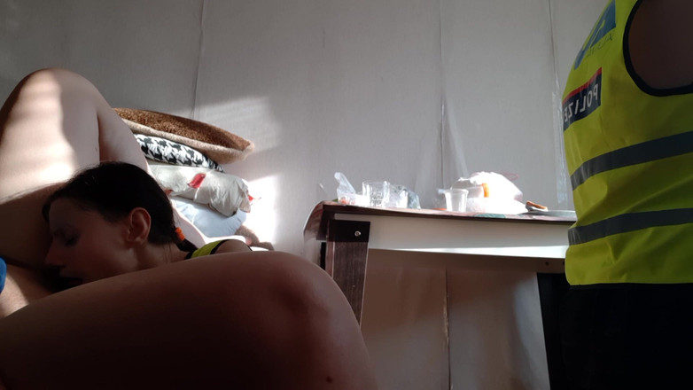 Lesbian-illusion: Threesome lesbian polisi hot