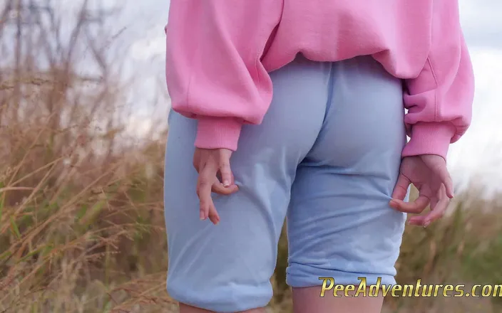 Pee Adventures: Pissing her clothes when she went out for a jogging