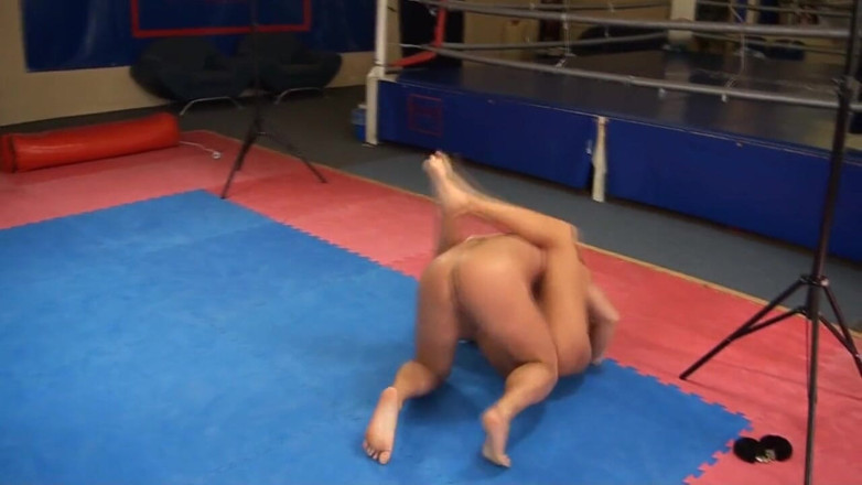 European Erotic Mixed Wrestling Club: Awak adalah awek saya yang saya mahu menghukum