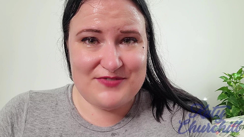 Katy Churchill: Fața și pieptul transpirat al lui Katy