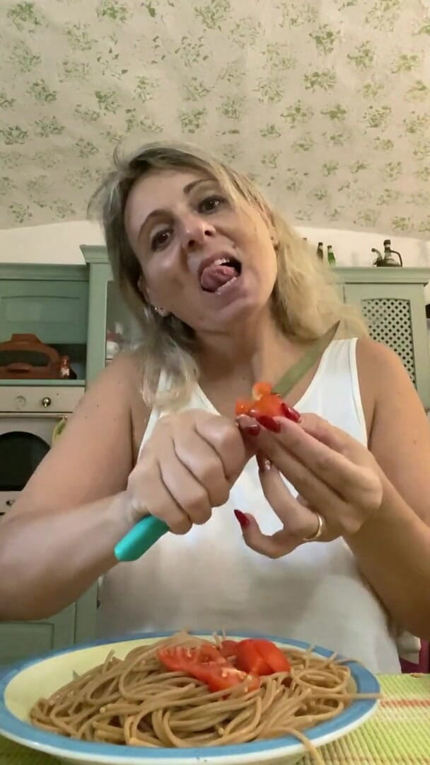My Wife Luna: I'm hungry I make lunch