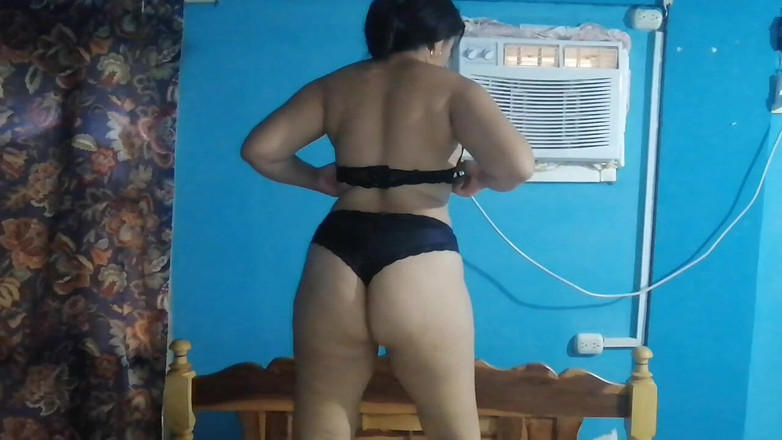 Sexysweet0455: बड़ी गांड काले बाल वाली बहुत कामुक है और अपनी गीली चूत में हस्तमैथुन करती है