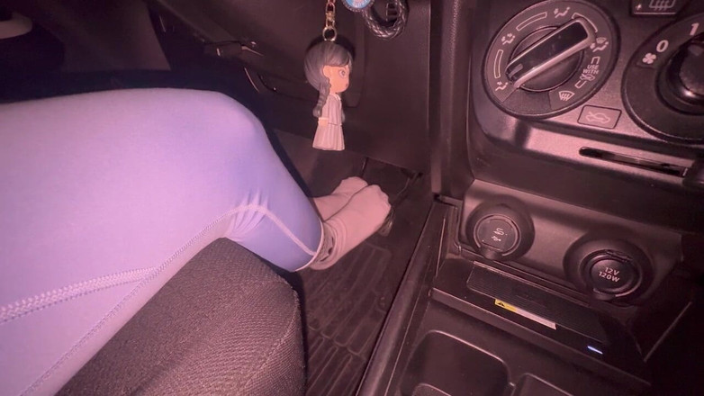 scarlettandc: Mon Amoureux Joue Avec Les Pieds Des Pédales De Sa...