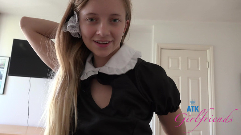 ATK Fans (Girlfriends): Appuntamento virtuale - la tua cameriera riley star è tornata e ti...