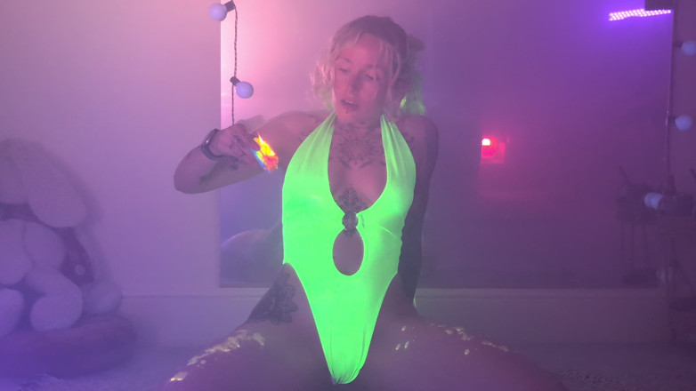 Goddess Transcendence: 달콤한 화상 - 핫한 왁스 왁스 페티쉬 &amp; 센세이션 플레이 아래에서 떨어지는