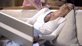 엄마의 소년 - 직장에 집중할 수 있도록 새엄마에게 깨끗한 섹스를 설득하는 변태 십대