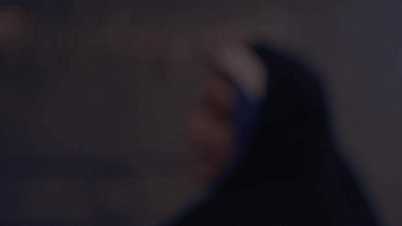 Fetish Girls Brazil: 修女Madalena在她的菊花里射精，非常淫荡，她在牧师的注视下把精液拿出来。