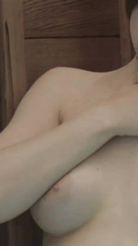 Janessa adora se ver excitada enquanto se toca