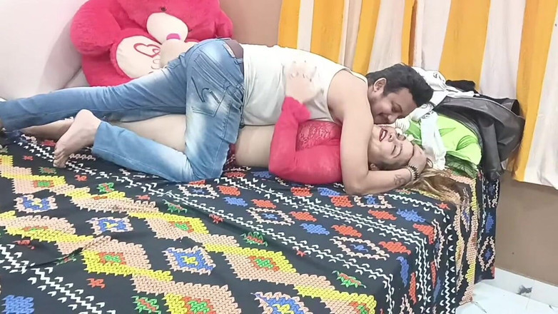 Somnath black board: ダンシングガール、彼氏と踊る