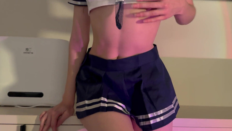 AsyaSky: アスヤスキー:痩せた女と逆さまにフェラしながら立ってセックス - オーガズムで震え叫びながら!