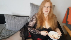 Curly_Dreams: 我想要你给你的冰淇淋一个非常特别的浇头