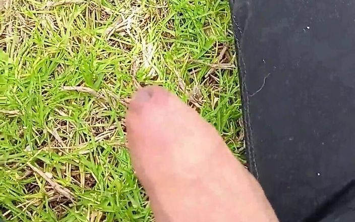 Charrterr: Wyjął penisa i masturbował się, aż przyszedłem na pole na...