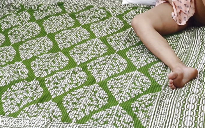 itsBubu: Hintli köylü kadın porno izlerken ve mastürbasyon yaparken devar tarafından...