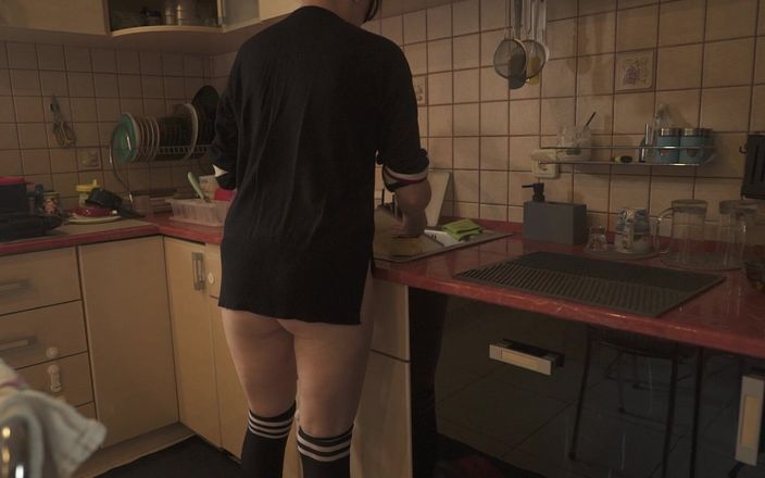 Gya studio: Minha esposa na cozinha e sozinha em casa