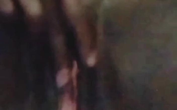 Me and my new slut: Görüntülü görüşmede klitorisini parmaklıyor ve ovuyor ıslak amcık zenci