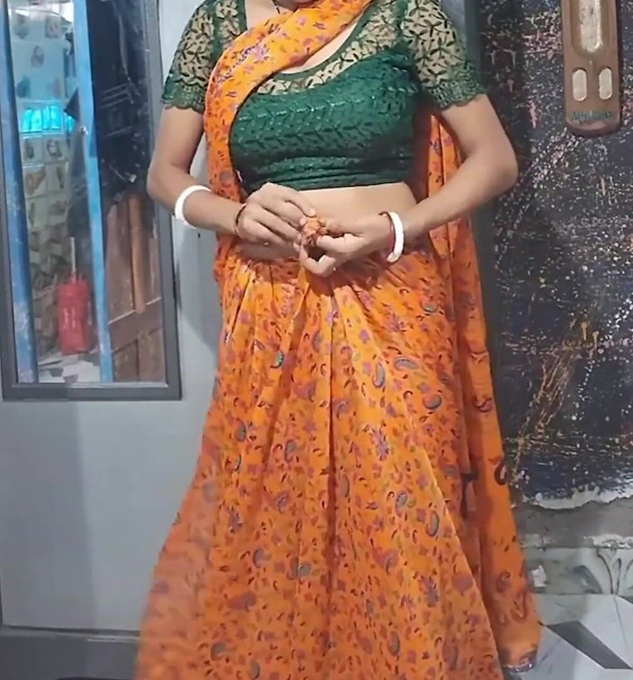 Neha Gupta: Figa stretta Desi Bhabhi in Sari scopata duramente da Devar...