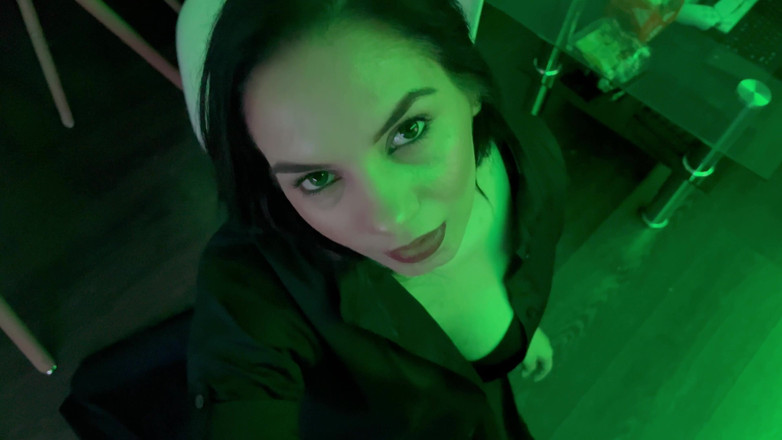 Romanian Girls: Bella sexig sväljer all sperma