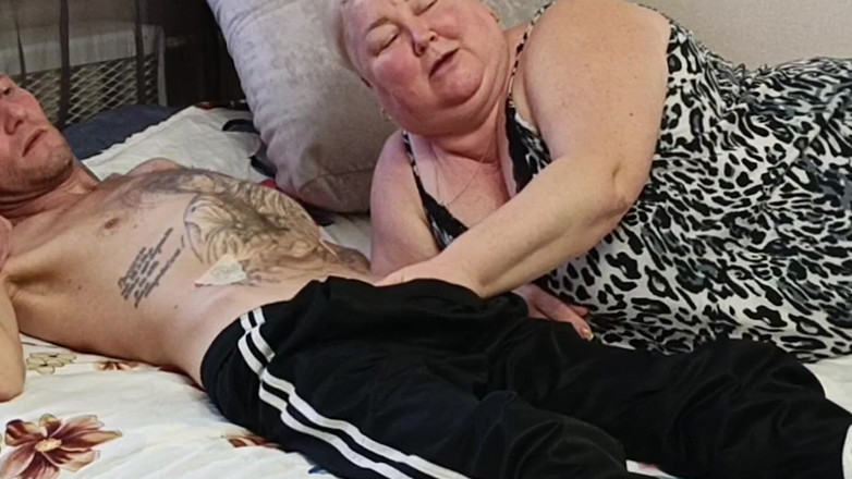 Zona901: Miluji stříkání do krku mé macechy