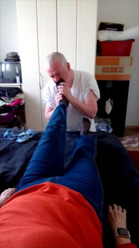 Pieds sexy en nylon de grand-mère l’après-midi