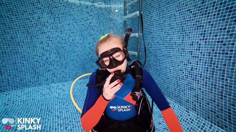 UKCuteGirl Lucy Lauren: Scuba Retreat Day 2 - Sneaky Sparkly Plug Spotted by My Instructor